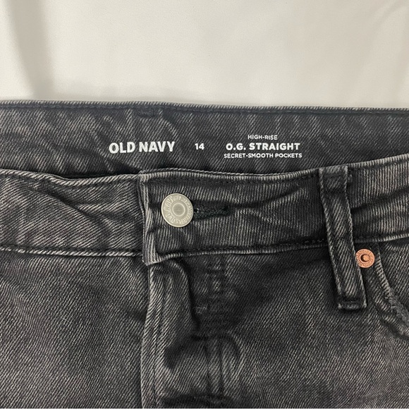 Old Navy Denim Shorts OG Straight High Rise Pockets Raw Hem Distressed Black 14 - Picture 4 of 9